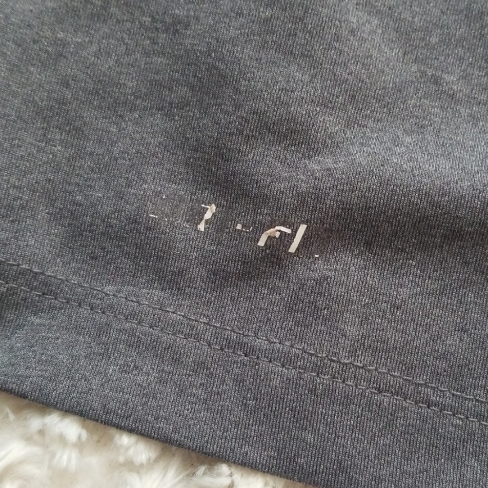 2 women's athletic tank tops - Picture 3 of 8